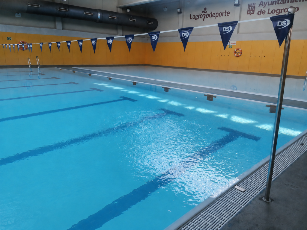 Piscina cubierta de competición Myrtha, con carriles de natación.