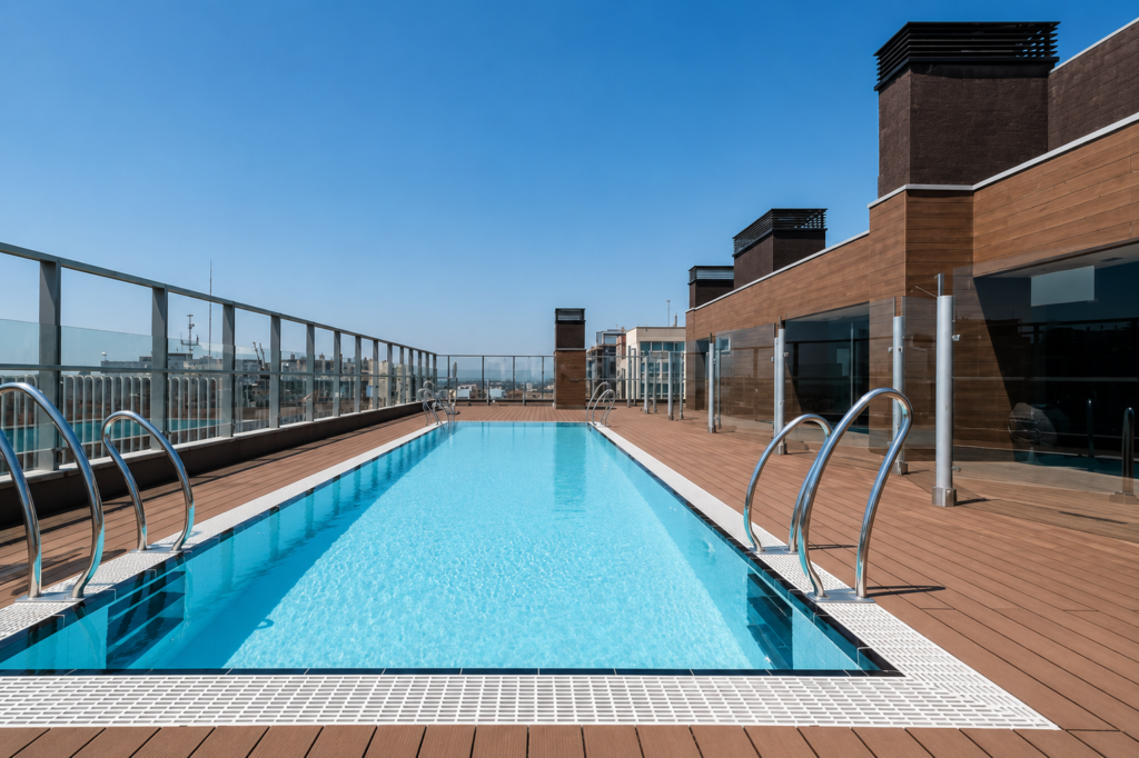 110 Dwellings Paseo de la Castellana 4 Piscina exterior de diseño en Madrid, ideal para hoteles.