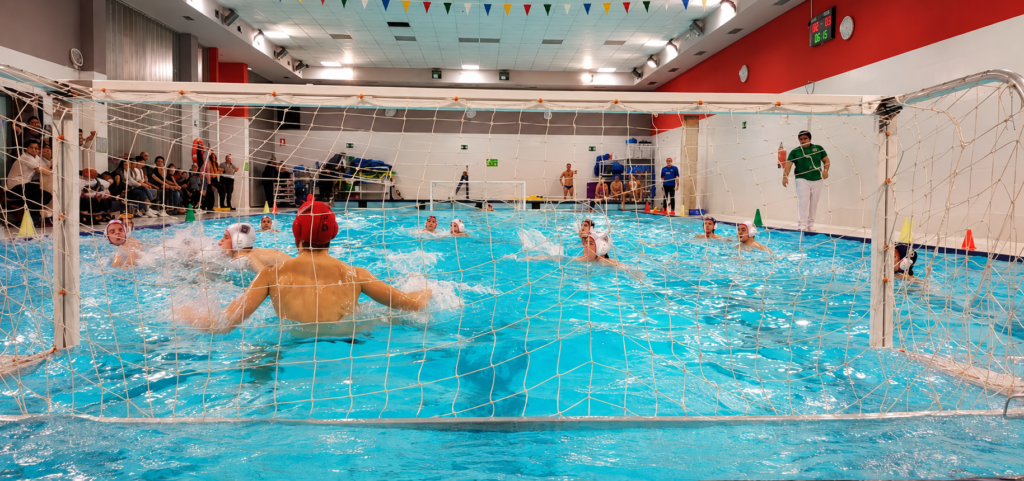 Partido de waterpolo en piscina municipal cubierta, Alpe Pools