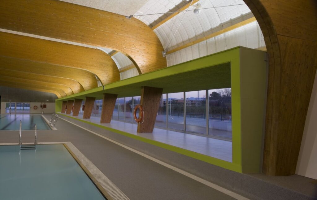 Piscina interior de acero inoxidable laminado en el Centro Deportivo Mandor.