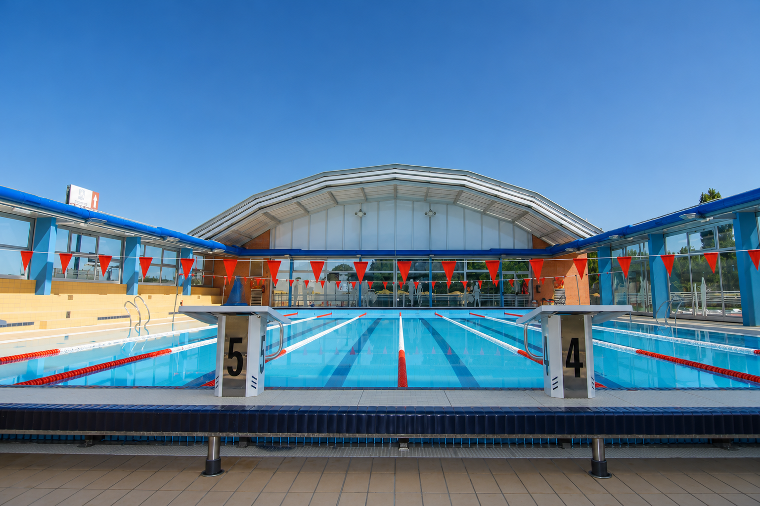 Piscina Myrtha Torrejón de Ardoz, de acero inoxidable laminado, con carriles de competición.