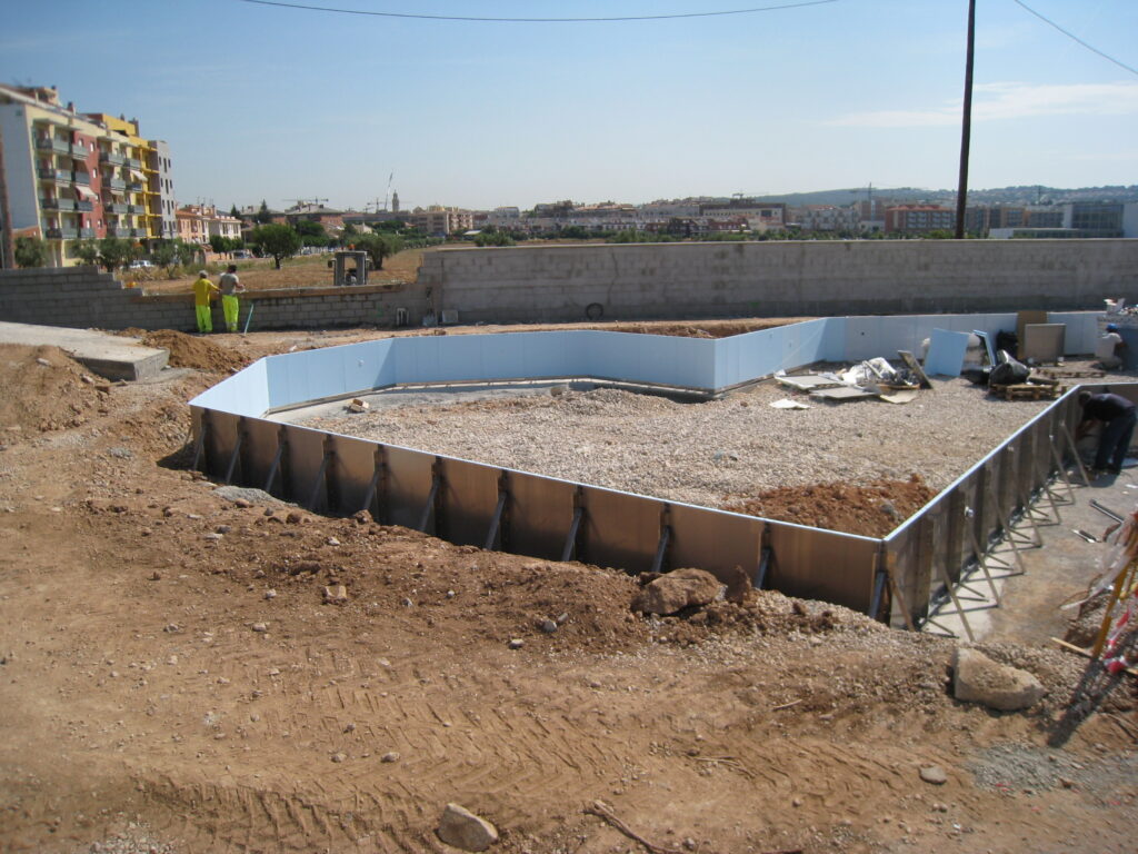 Construcción piscina Myrtha Pools exterior, Club Tenis El Vendrell.