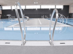 Piscinas municipales cubiertas: construcción y rehabilitación de piscinas públicas.