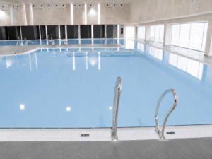 Piscina cubierta de competición Alpe Pools Myrtha Pools, construcción de piscinas municipales.