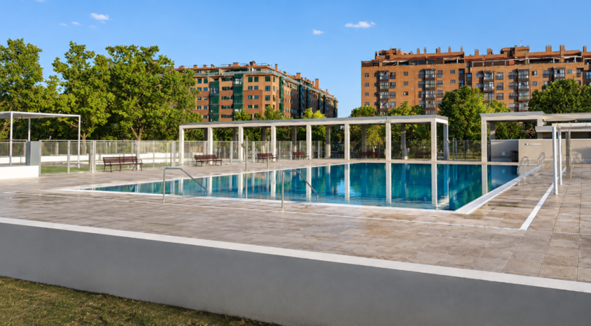 Centro Deportivo Municipal Palomeras 3 Piscina exterior de diseño Myrtha Pools en Palomeras, Madrid.