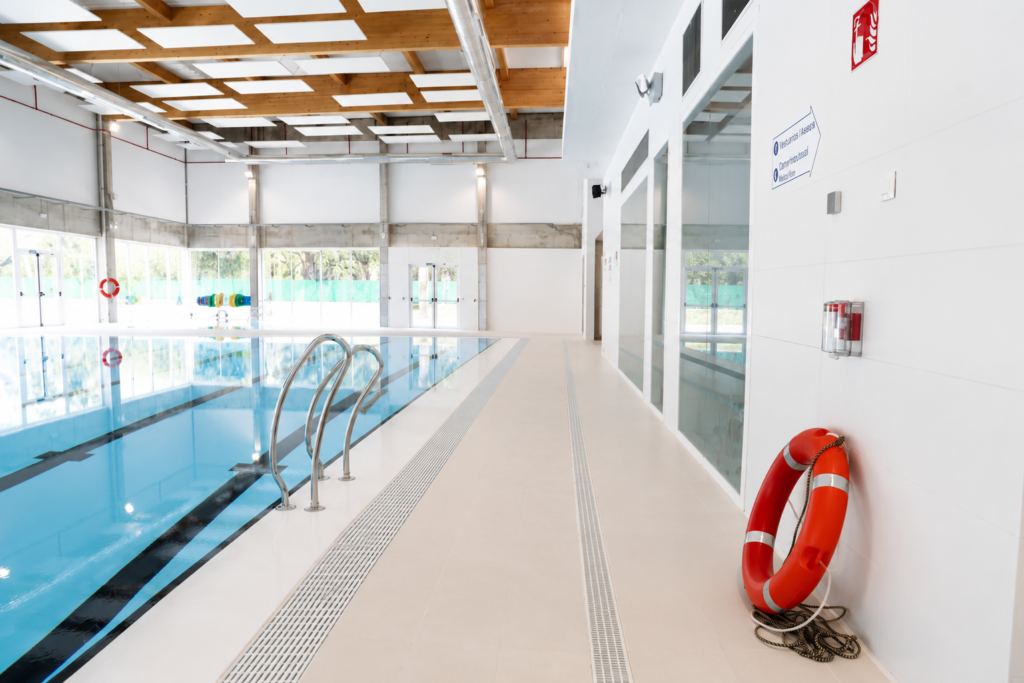 Piscina Myrtha Madrid interior, piscina de acero inoxidable laminado en CDM Casa de Campo.