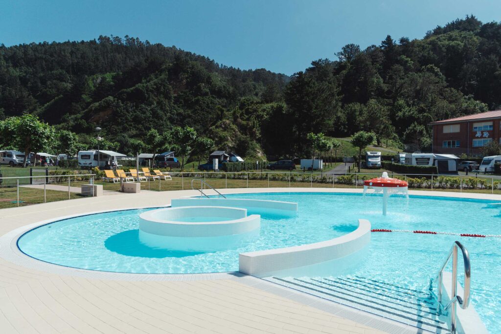 Piscina exterior de Myrtha Pools en Orio Kanpina.