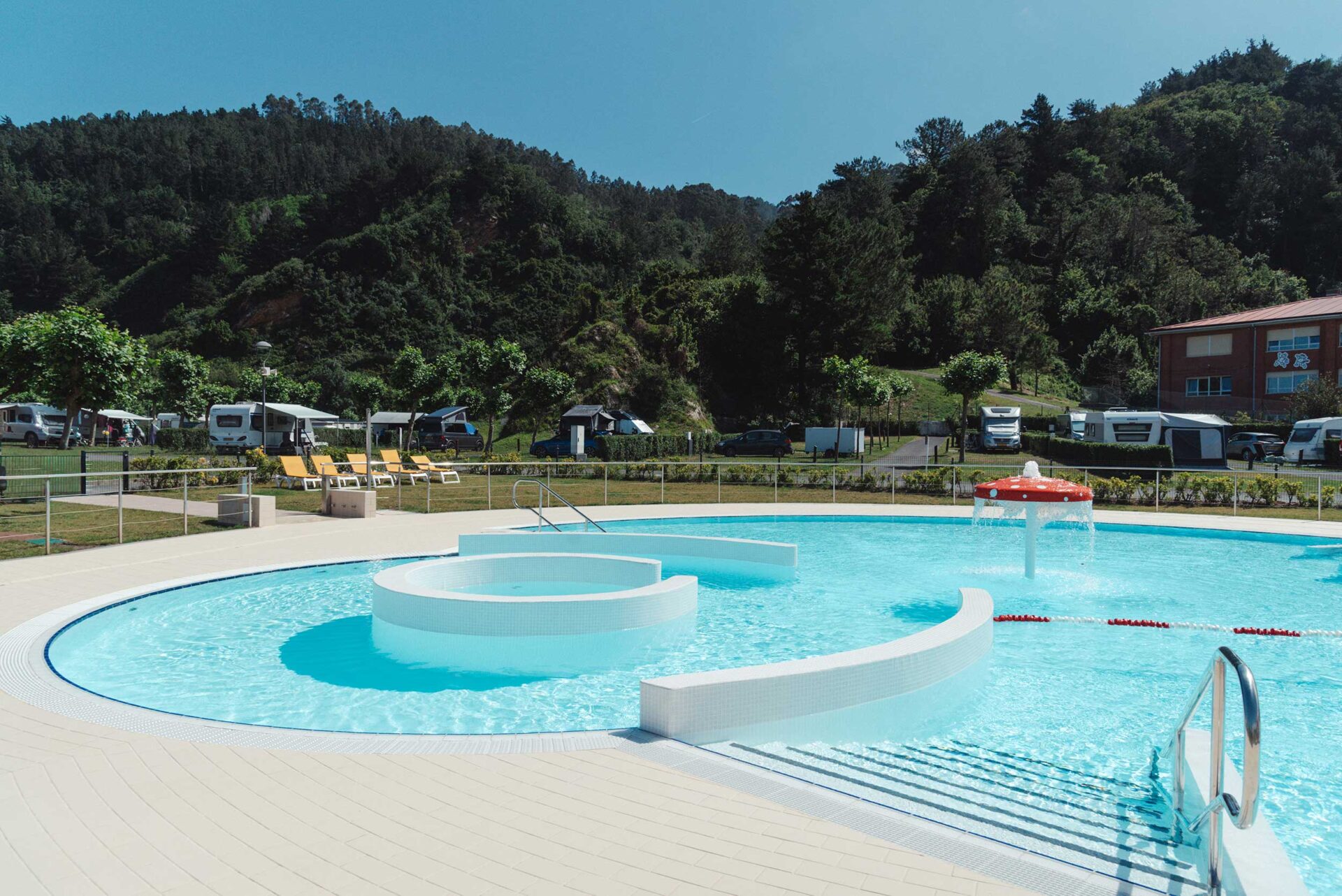 Piscina exterior de Myrtha Pools en Orio Kanpina.