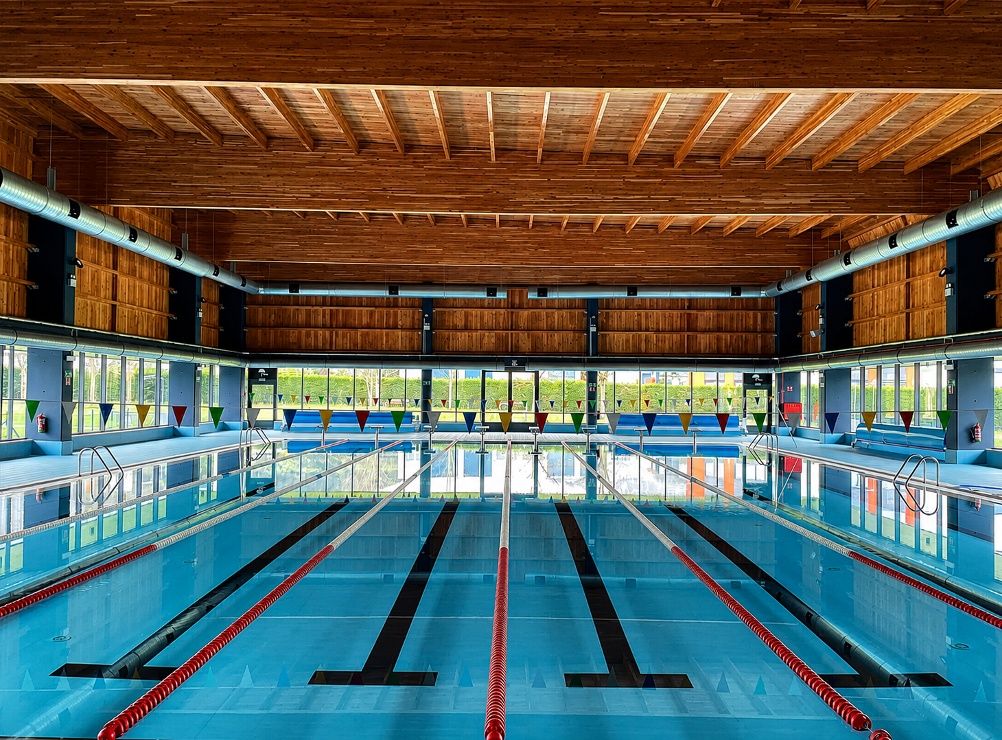 Piscina cubierta de competición en Polideportivo Astola Kiroldegia.