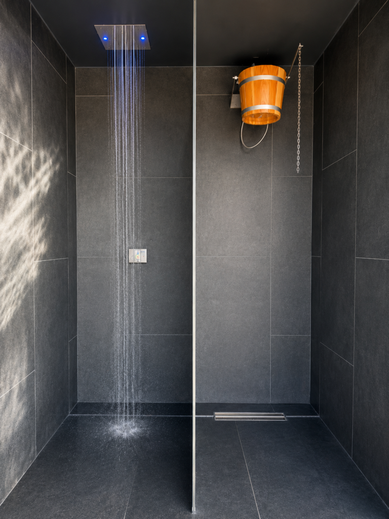 Club Esportiu Laietà 10 Duchas emocionales Myrtha Wellness en el Club Esportiu Laietà