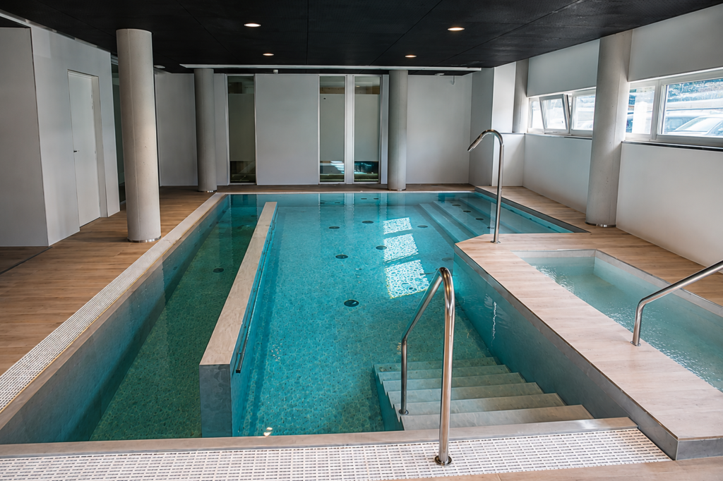 CTEO de Andorra 5 Piscina Myrtha de recuperación deportiva interior con zona wellness en Andorra.