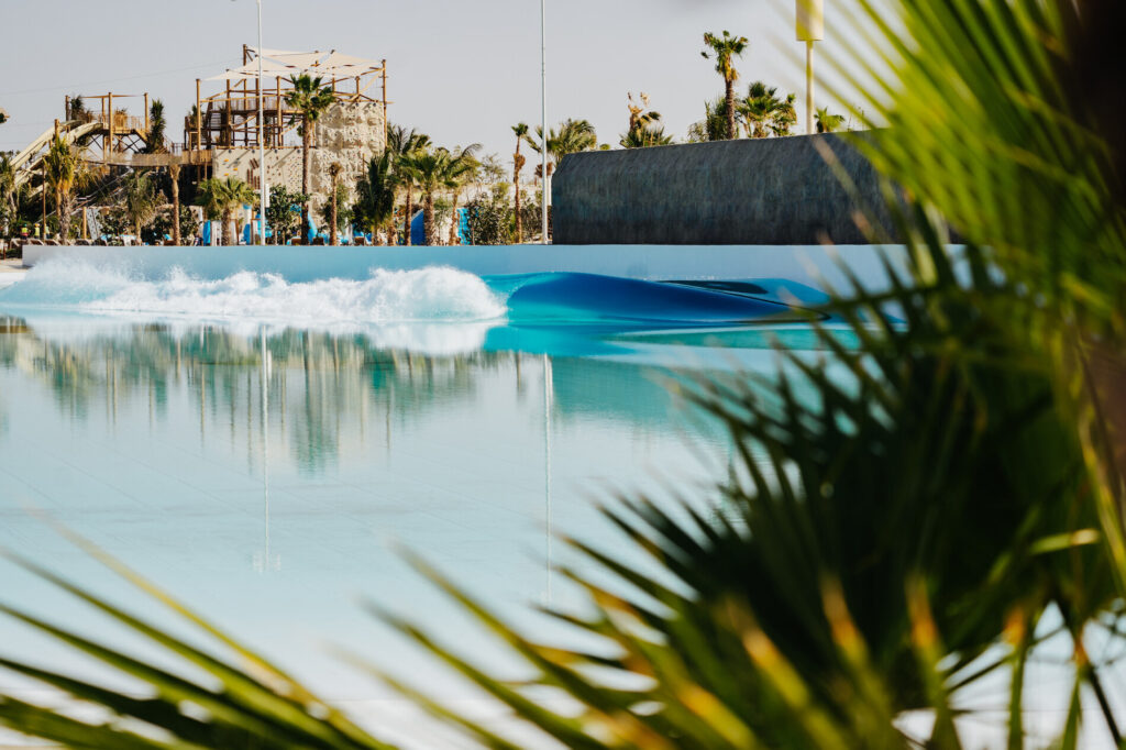 Piscinas de Surf 46 Olas artificiales en piscina de surf para surf park, ideal para lagunas de surf recreativas.